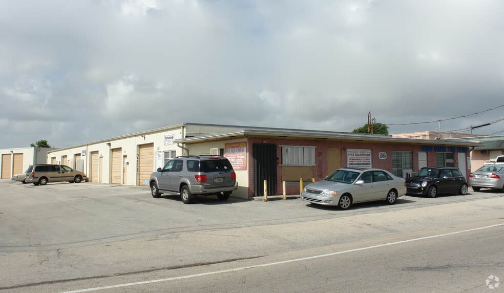 1041 Silver Beach Rd, Riviera Beach, FL for lease - Primary Photo - Image 1 of 4