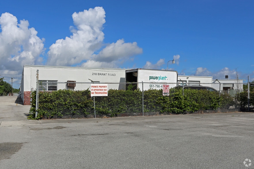 210 Brant Rd, Lake Park, FL for lease - Building Photo - Image 2 of 3