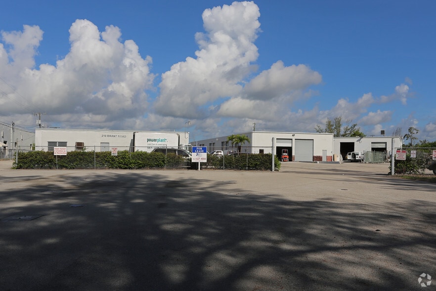 210 Brant Rd, Lake Park, FL for lease - Building Photo - Image 3 of 3